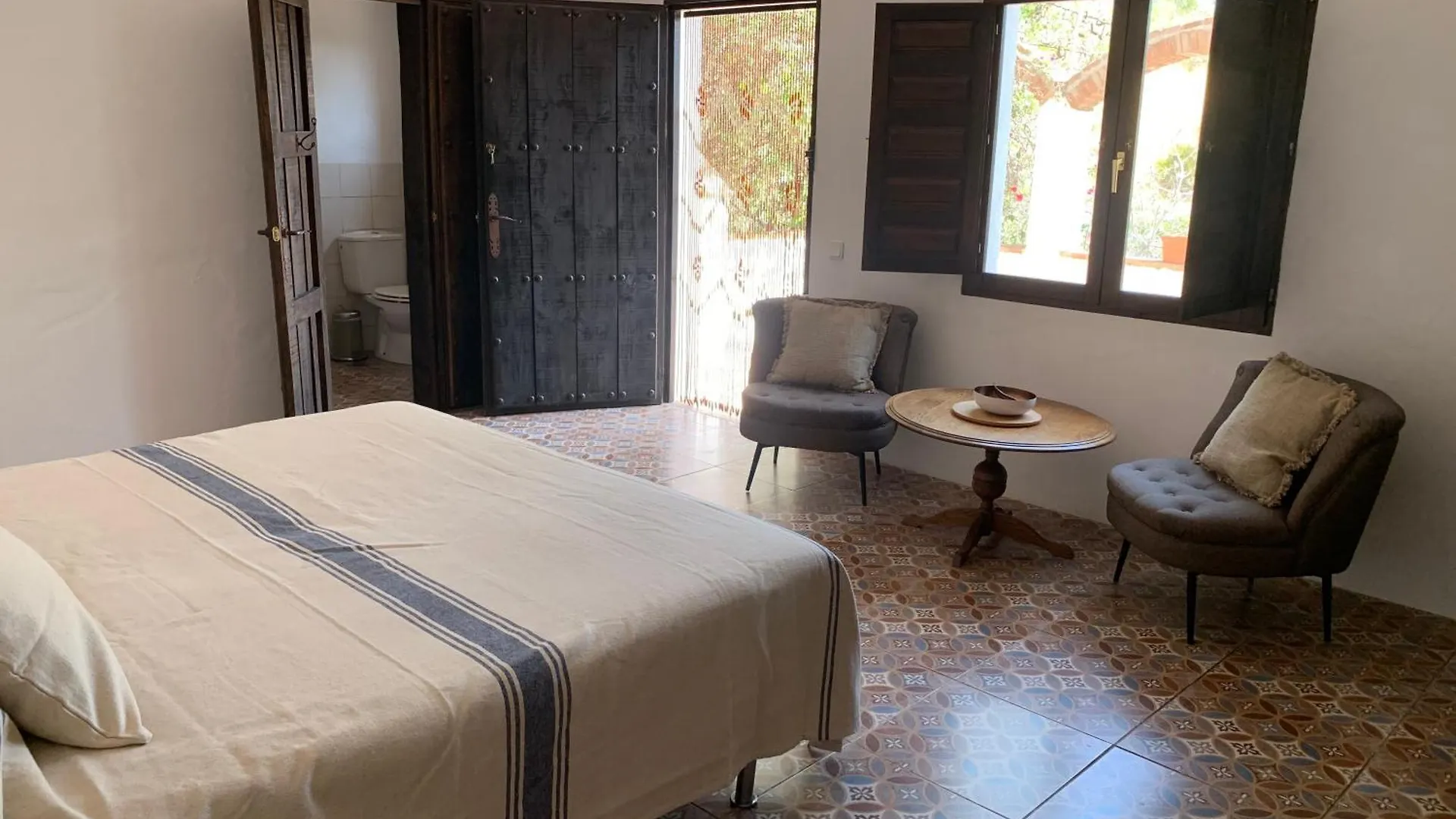 Casa El Chorro Bed & Breakfast