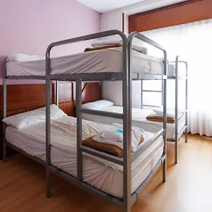 Hostel Moon Bio